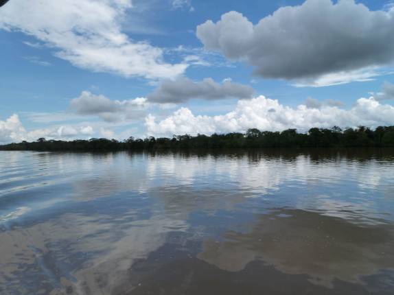 O majestoso rio Solimões, no trecho entre Coari e Codajás, a caminho de Manaus, no Amazonas